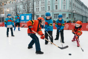 kids playing hockey